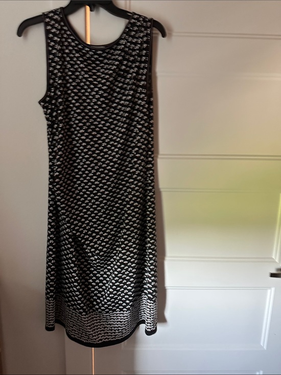 Max Studio Dresses & Skirts - Max Studio Black and White Sleeveless Midi Dress
